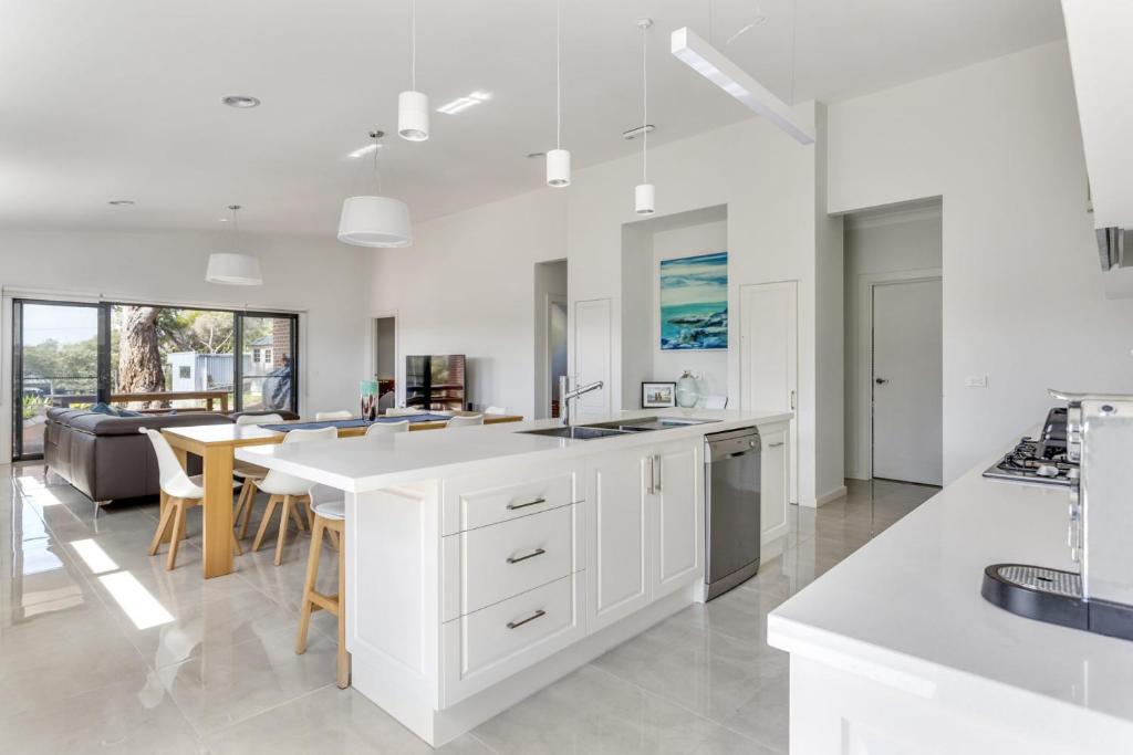 Diamond Bay Beach House: brand new photo 3