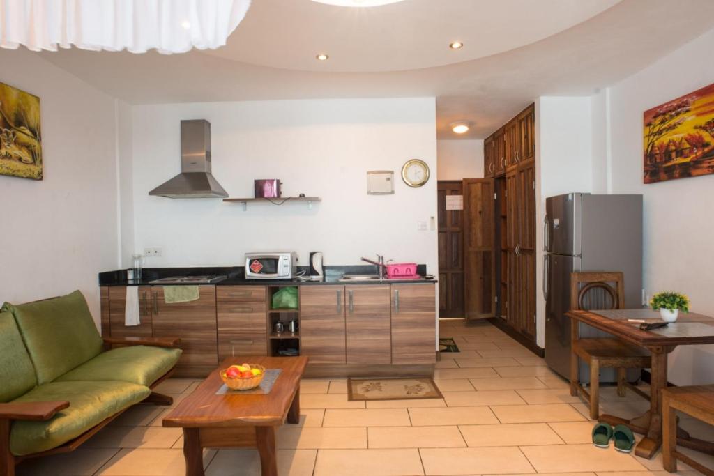 Modern Beach Front Studio Apartment - B44 photo 2