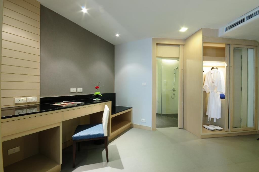 Сьюит (Люкс с двумя спальнями с видом на горы с балконом), Отель The ASHLEE Heights Patong Hotel & Suites