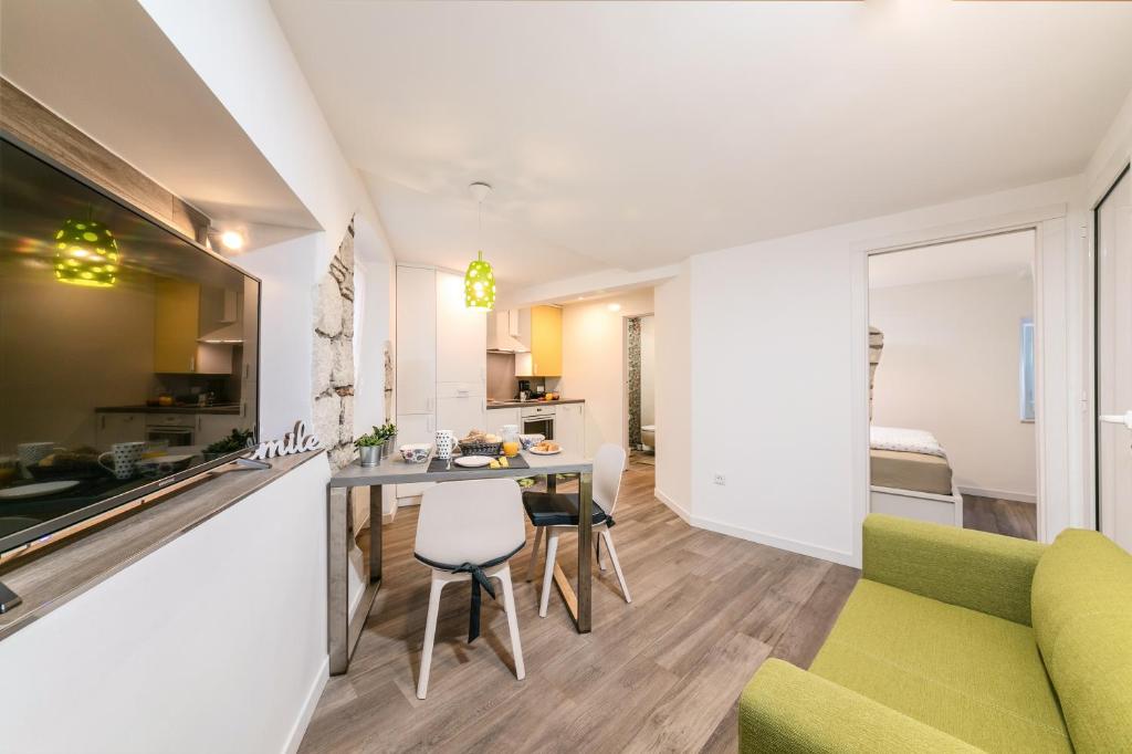 Mariva Downtown apartment with free parking photo 1