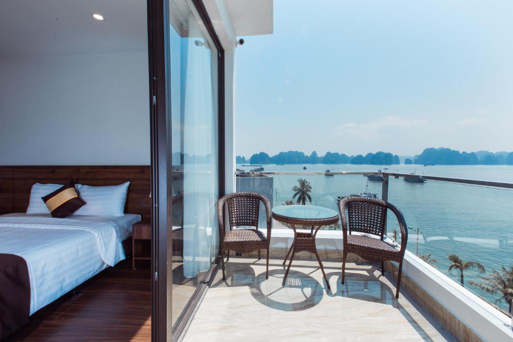 Sun Bay Tuan Chau Hotel