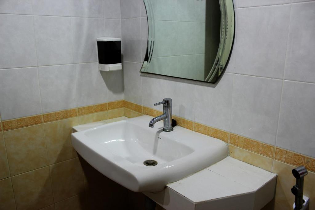 Номер (Кровать в общем 8-местном номере для мужчин и женщин), Home Base Hostel