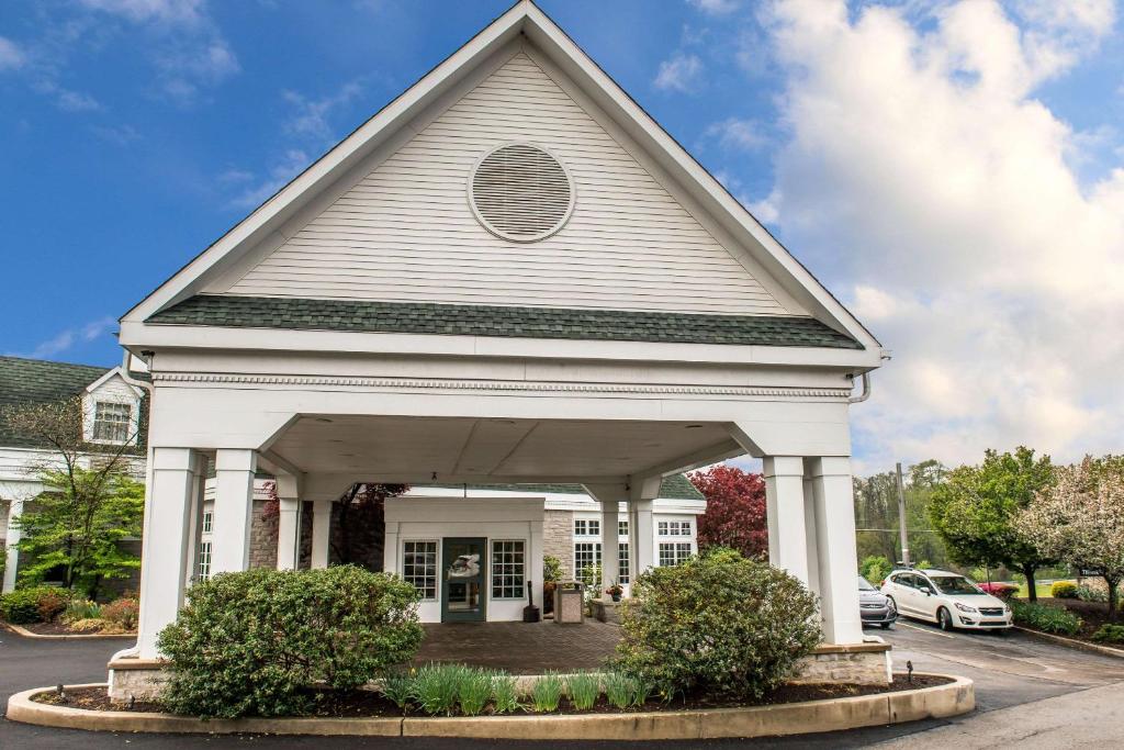 Quality Inn Pittsburgh Airport image