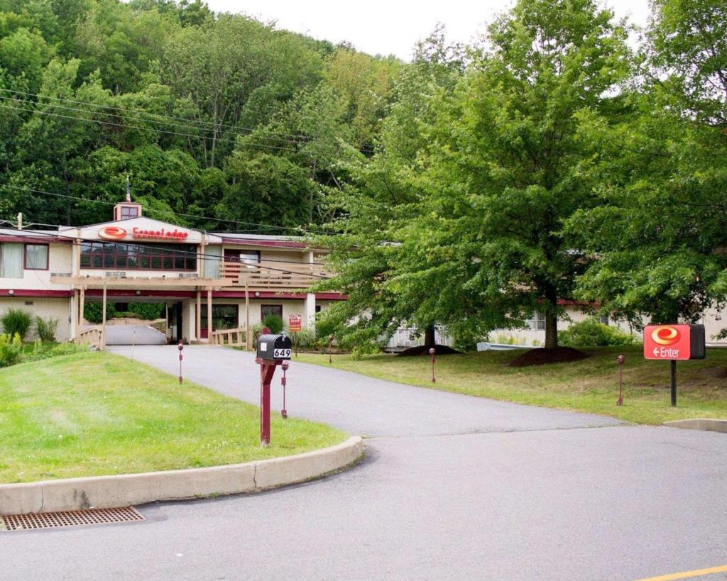 Econo Lodge Summit - Scranton photo 4