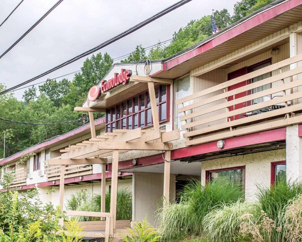 Econo Lodge Summit - Scranton photo 3