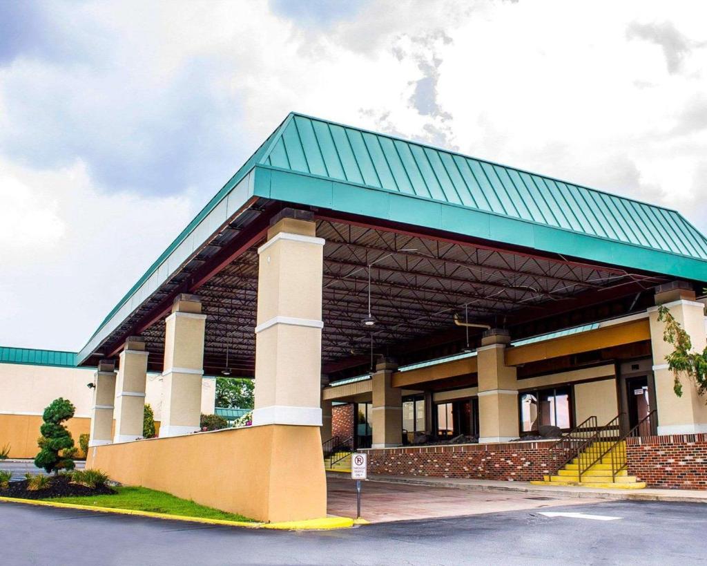 Wilkes-Barre Inn and Suites image