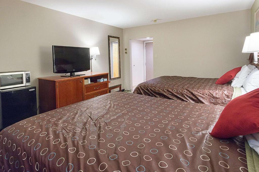Rodeway Inn Milford - I-84 photo 2
