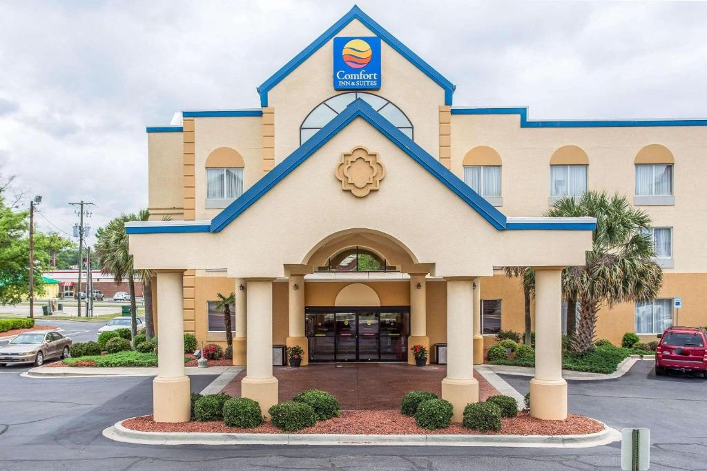 Comfort Inn & Suites Ft. Jackson Maingate image