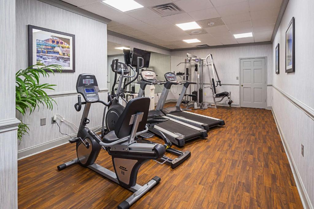 Quality Inn & Suites Greenville - Haywood Mall photo 3