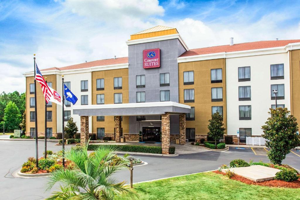 Comfort Suites Clinton near Presbyterian College photo 1