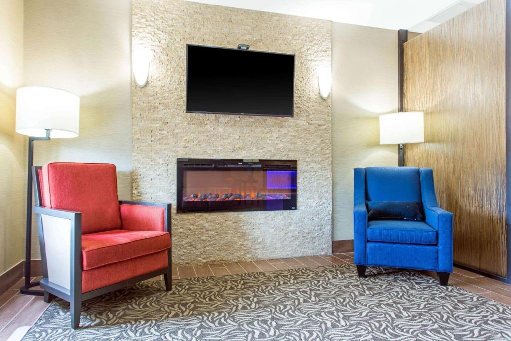 Comfort Suites Clinton near Presbyterian College photo 4