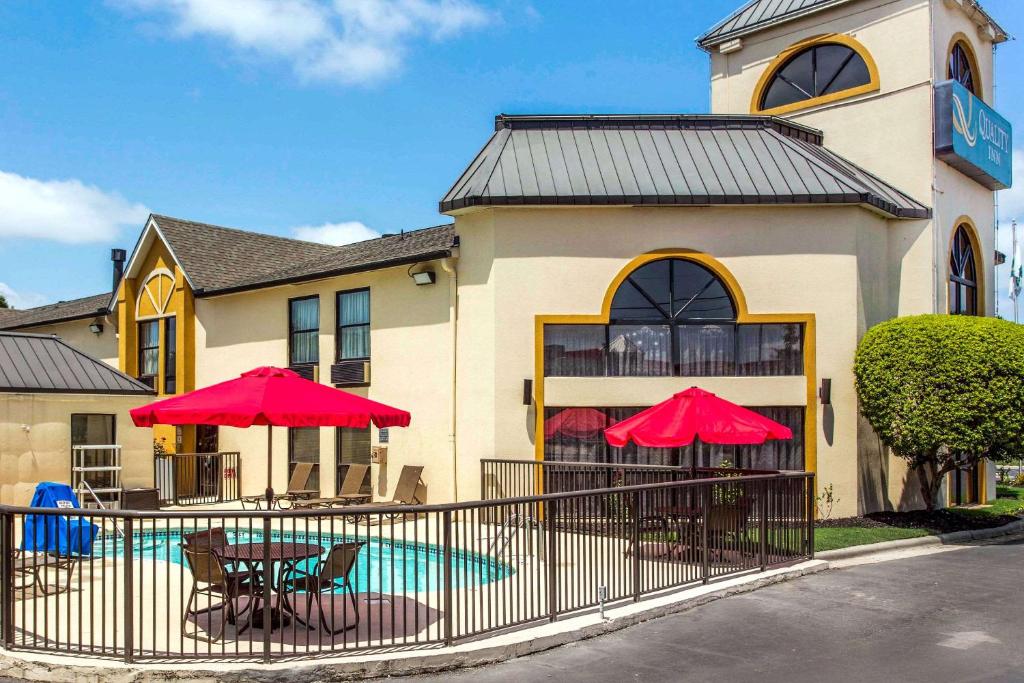Quality Inn at the Park image