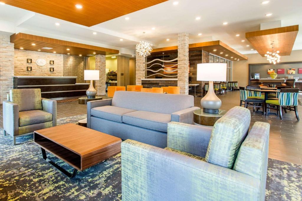Comfort Suites North Charleston - Ashley Phosphate photo 2