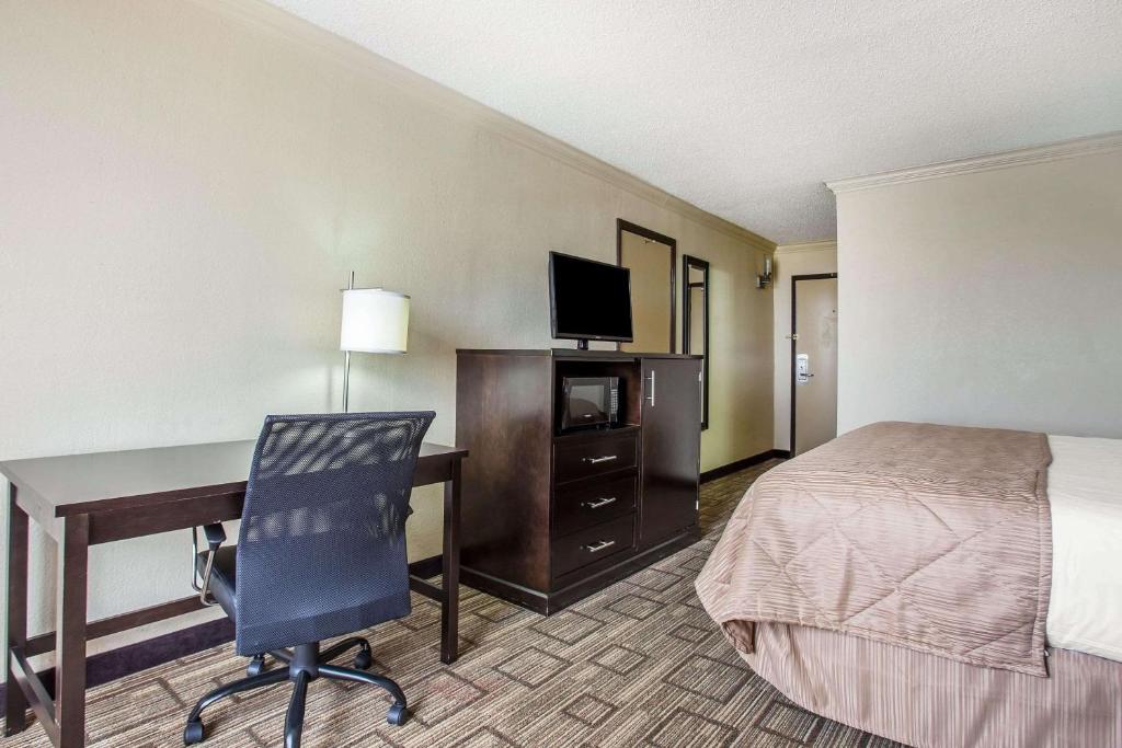 Clarion Hotel Fort Mill Near Amusement Park photo 3