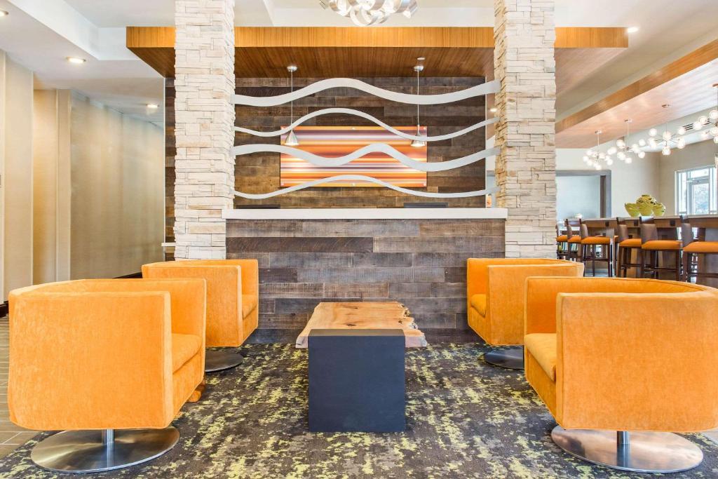 Comfort Suites North Charleston - Ashley Phosphate photo 3