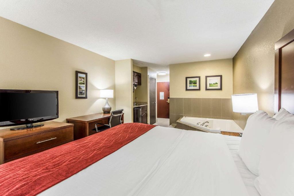 Comfort Inn & Suites Greenwood near University photo 2