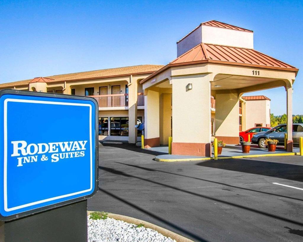 Rodeway Inn & Suites photo 1