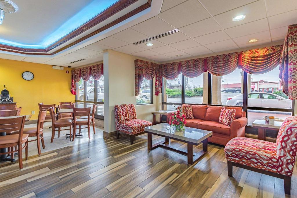 Quality Inn Goodlettsville photo 4