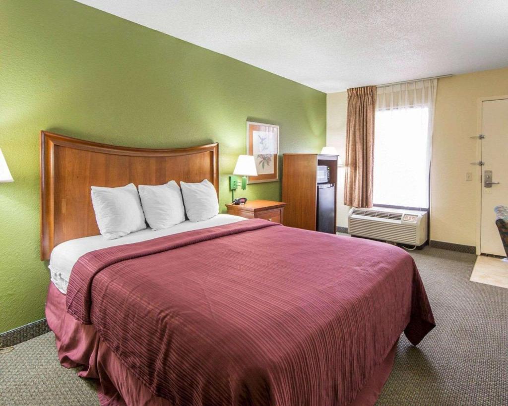 Quality Inn Merchants Drive photo 2