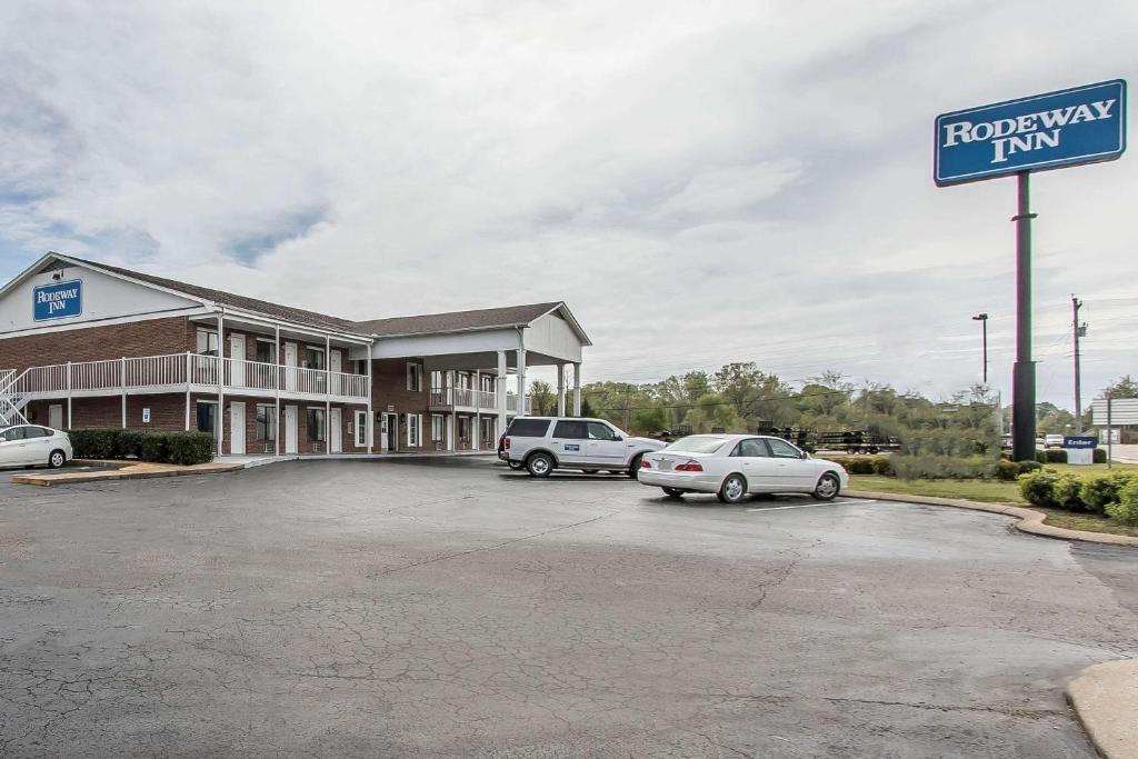 Rodeway Inn image