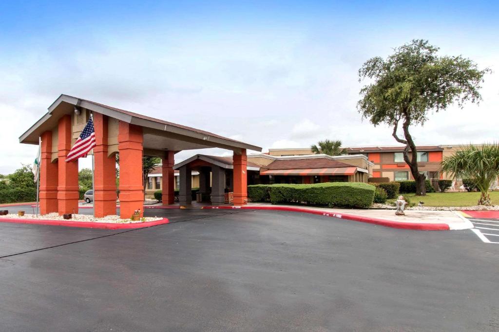 Quality Inn & Suites I-35 near Frost Bank Center image