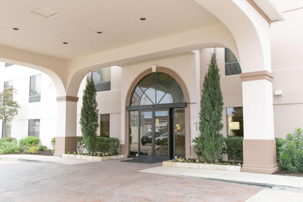 Comfort Suites Austin NW Lakeline photo 1