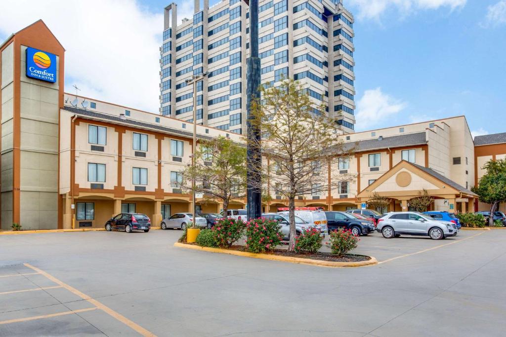 Comfort Inn & Suites Love Field – Dallas Market Center photo 1
