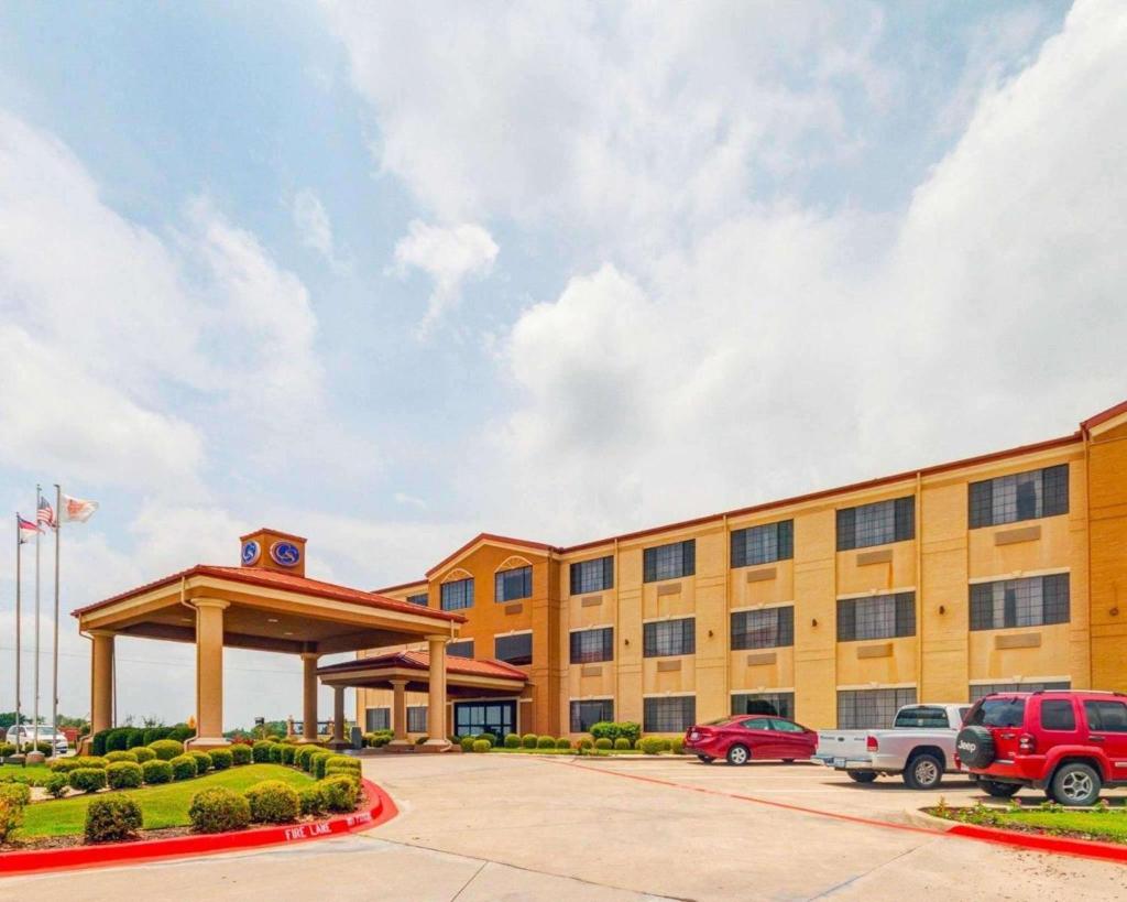 Comfort Suites Lake Ray Hubbard image