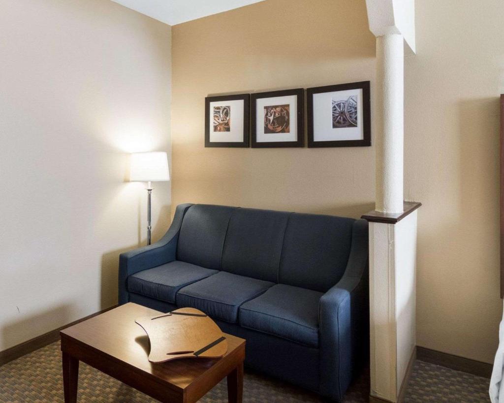 Quality Suites Midland North Loop 250 photo 2