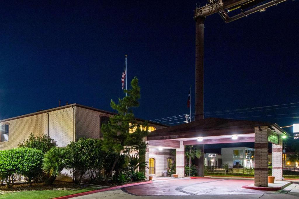 Quality Inn University near Downtown image