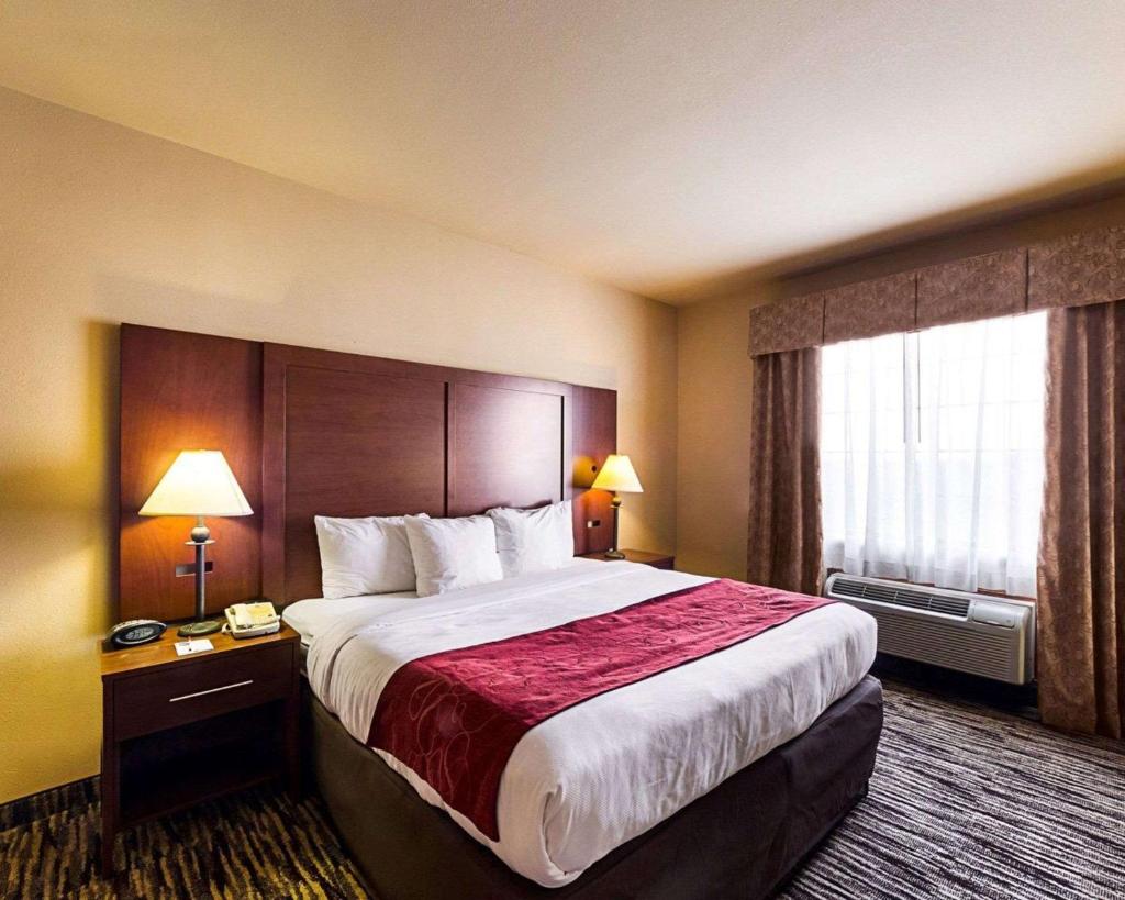 Comfort Suites At Plaza Mall photo 4