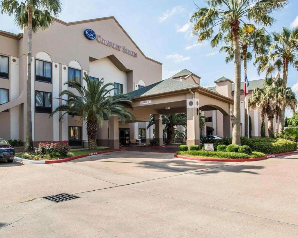 Comfort Suites Stafford Near Sugarland image