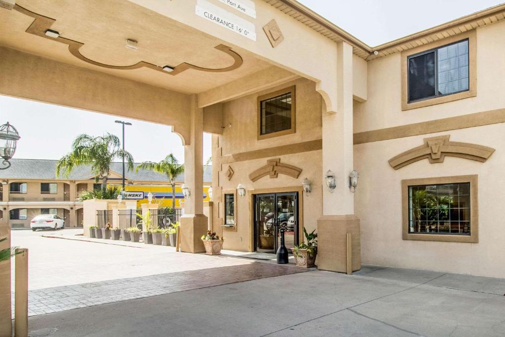 Econo Lodge Inn & Suites Corpus Christi photo 1