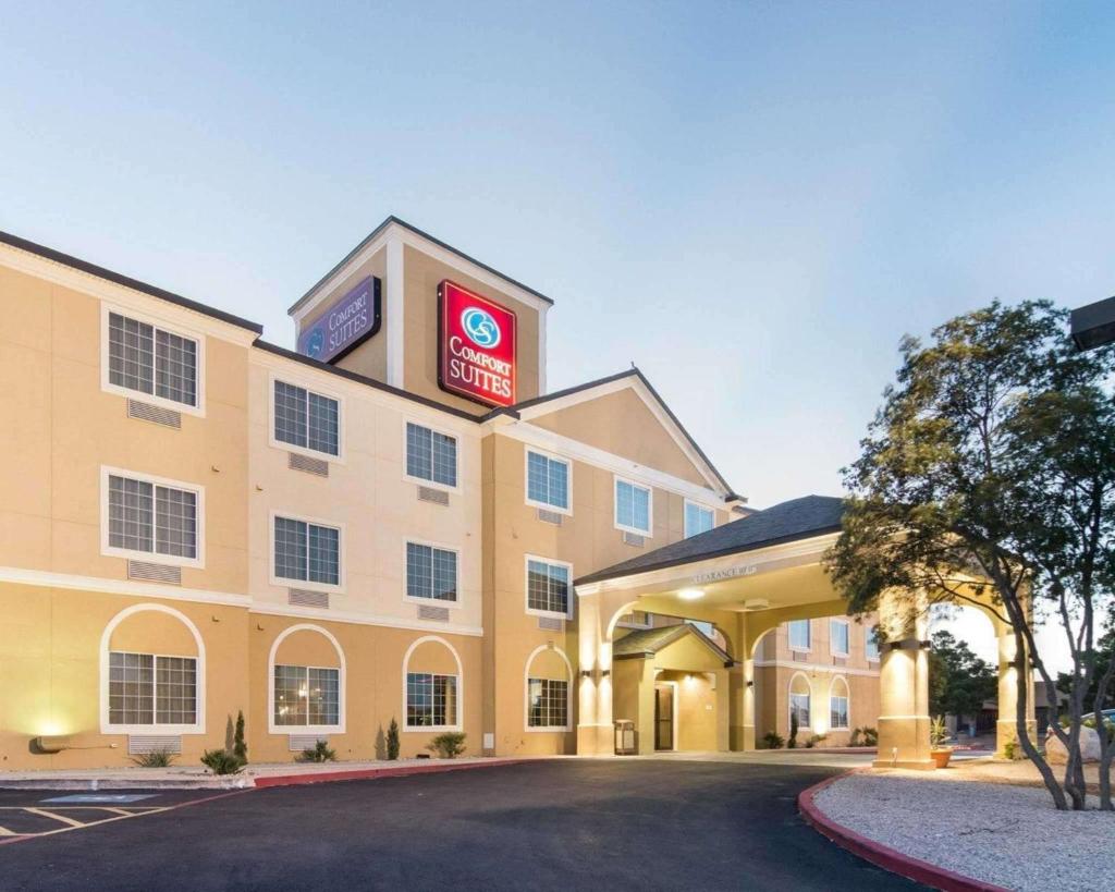 Comfort Suites Odessa image