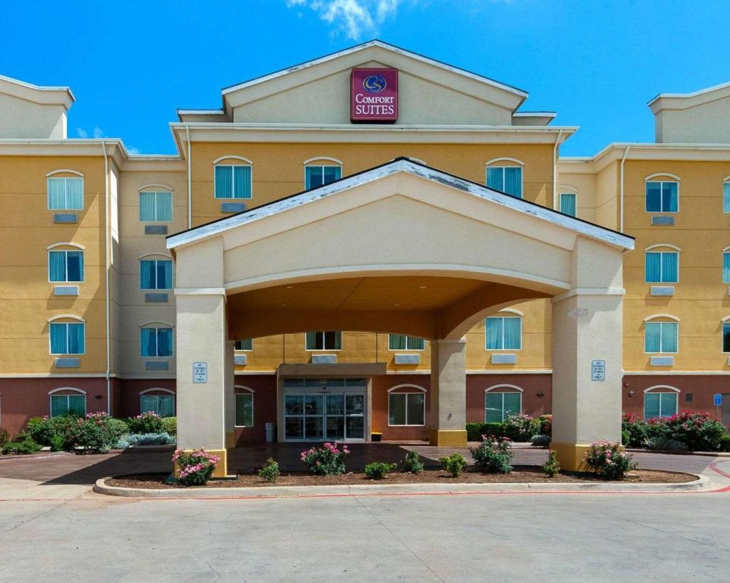 Comfort Suites University image