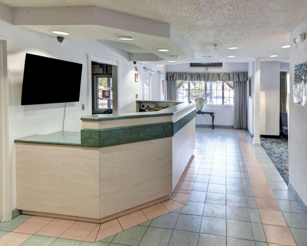 Rodeway Inn & Suites Lewisville I-35 photo 2