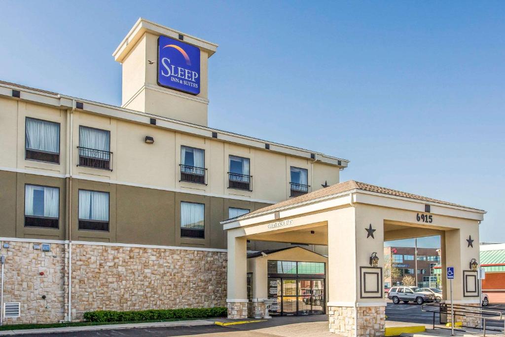 Sleep Inn & Suites West Medical Center image