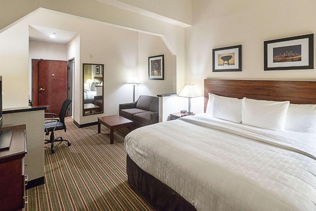 Quality Inn & Suites West Chase - Tap to explore photos