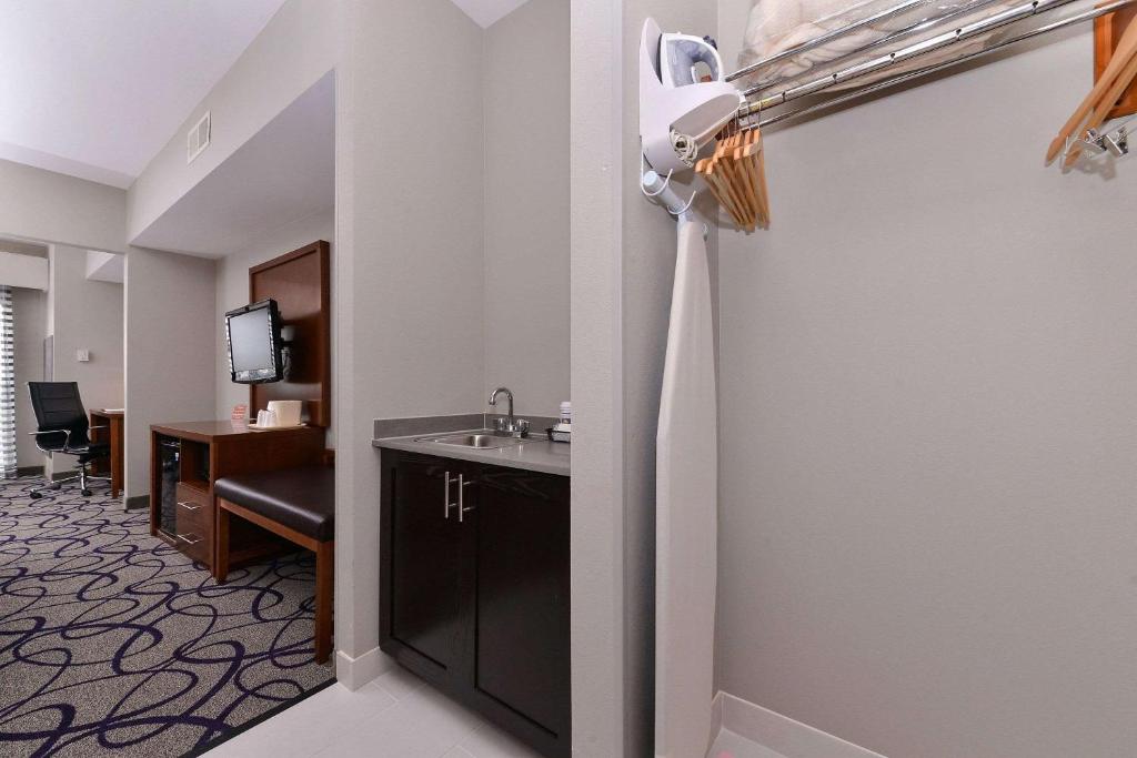 Comfort Inn & Suites Frisco photo 2