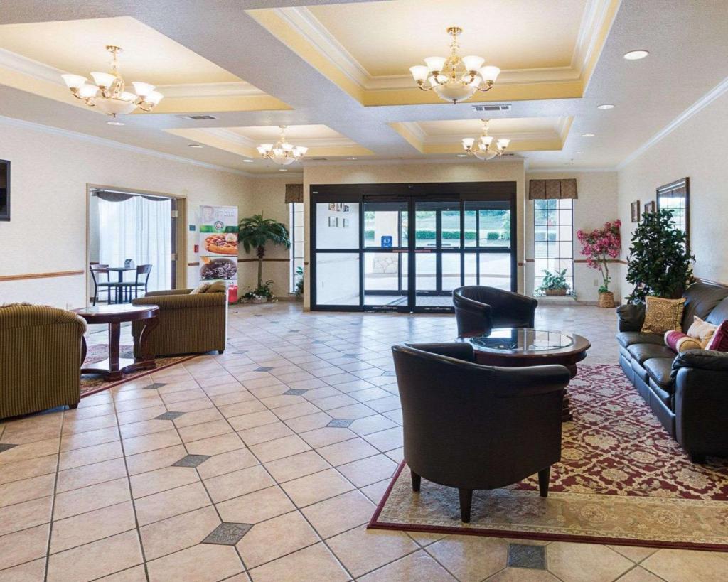 Quality Inn & Suites - Glen Rose photo 1