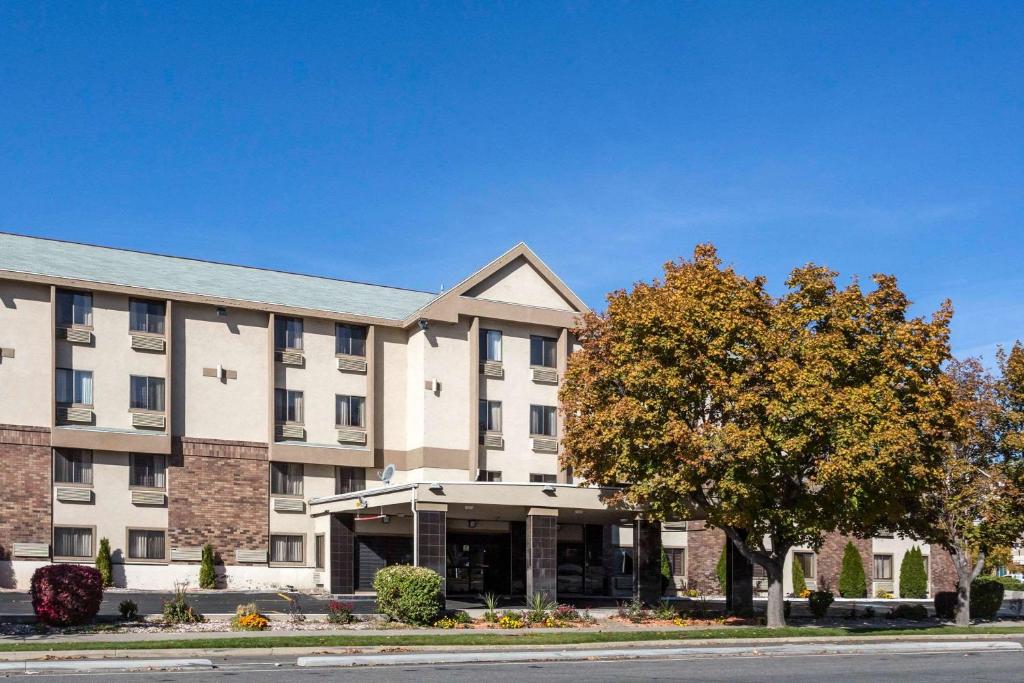 Quality Inn Downtown image