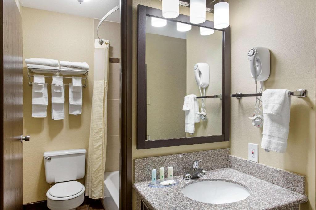Семейный (Номер с 2 кроватями размера «queen-size»), Quality Inn