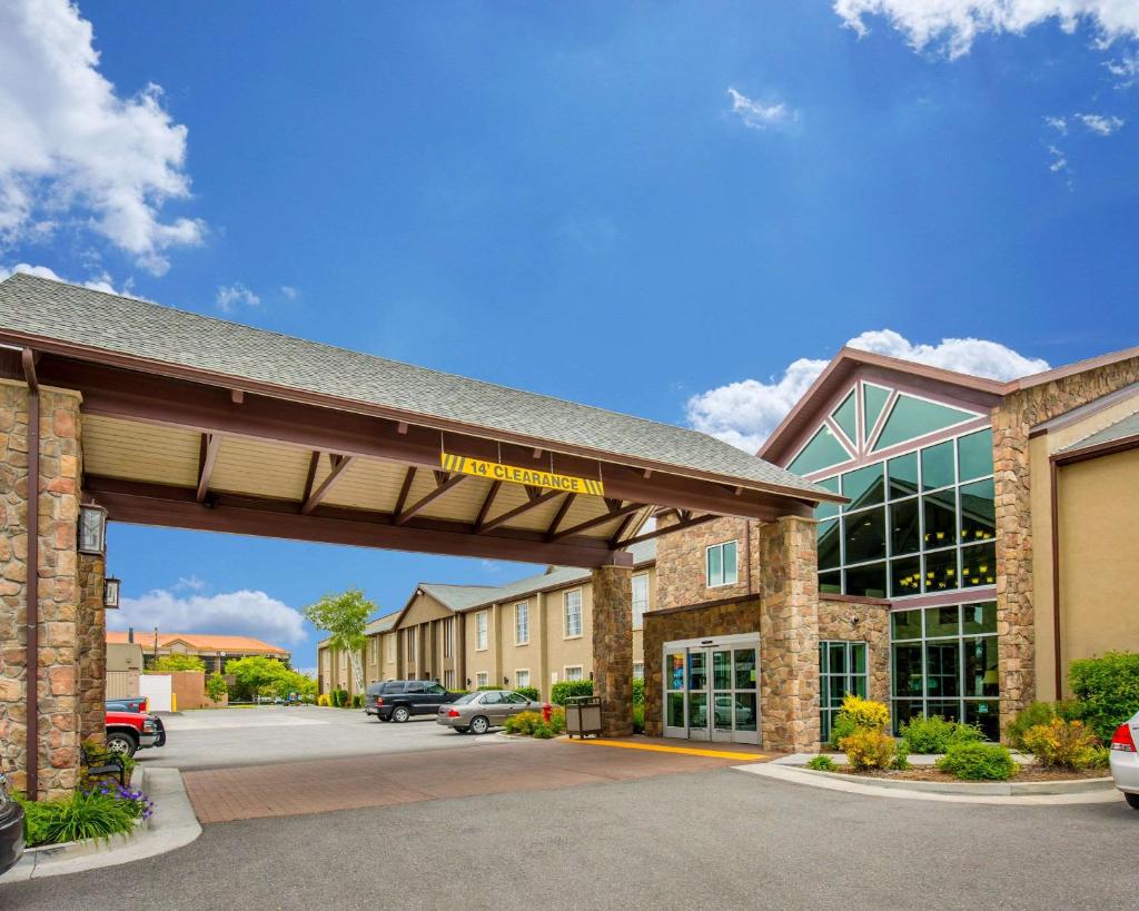 Comfort Inn Downtown image
