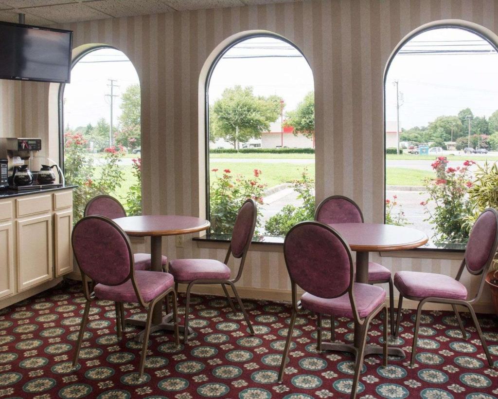 Econo Lodge Chesapeake Route 13 and I-464 photo 2