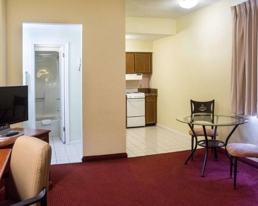 Econo Lodge Chesapeake Route 13 and I-464 photo 4