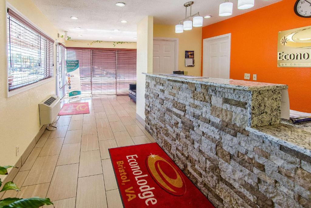 Econo Lodge Near Motor Speedway photo 3