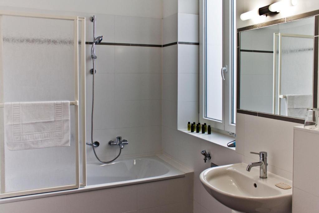 Апартаменты (Улучшенные двухместные апартаменты с 1 кроватью), Sky Apartments Vienna