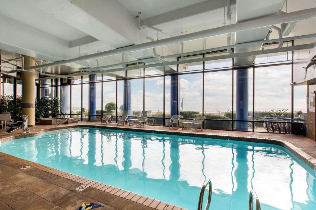 Coastal Hotel & Suites Virginia Beach - Oceanfront photo 3