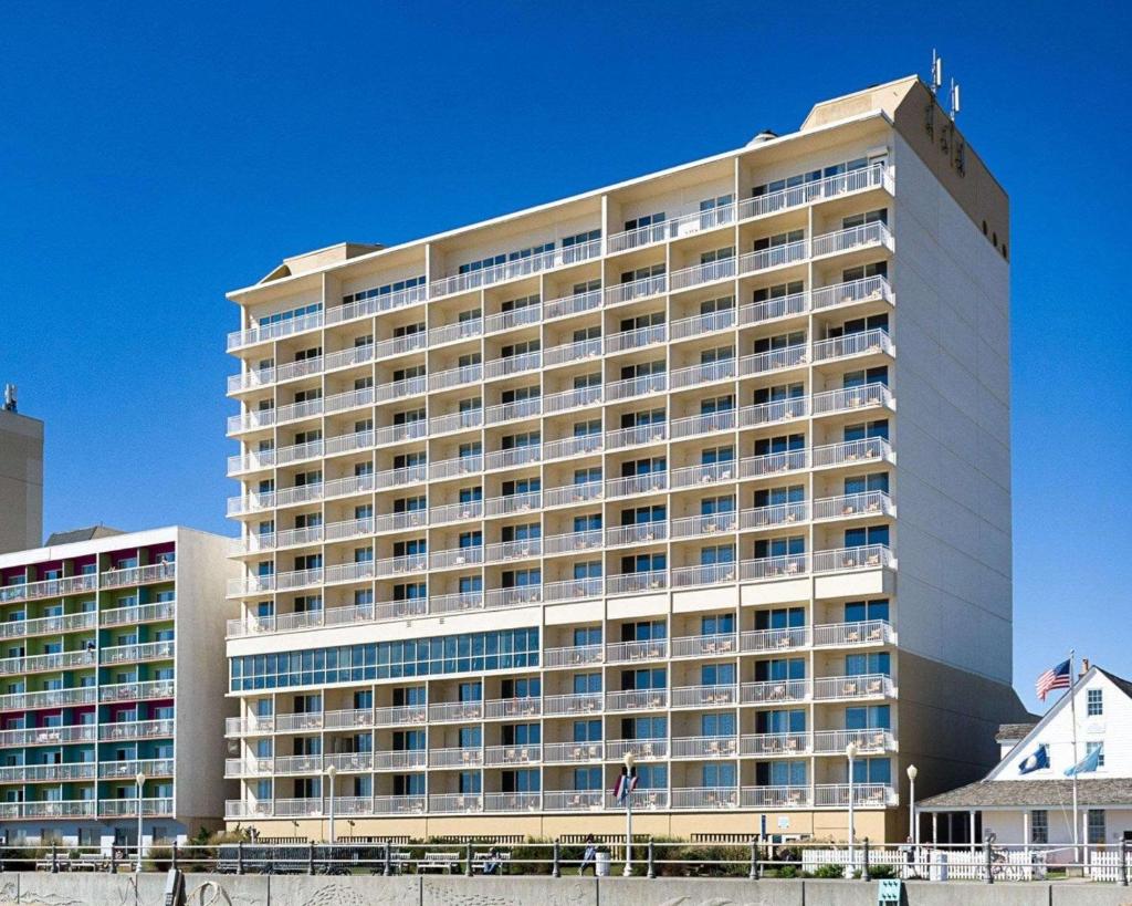Comfort Suites Beachfront image