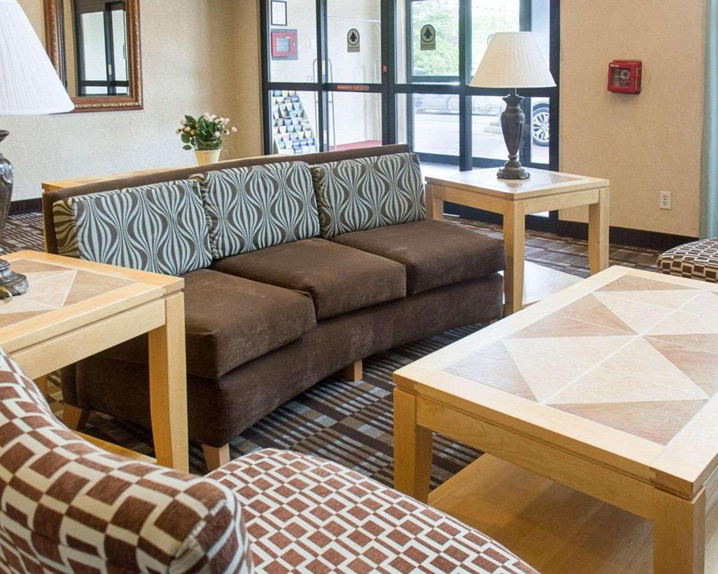 Quality Inn & Suites photo 3